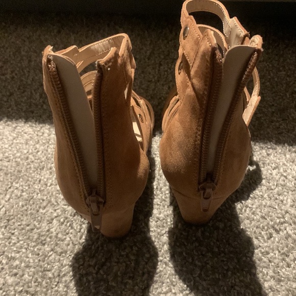Shoes - nina west - tan - size 6 - Picture 2 of 3